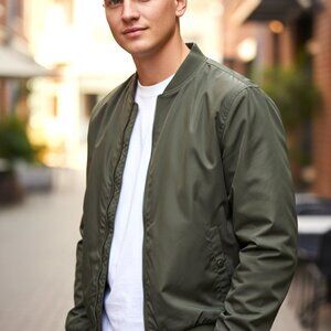 (C-81)Brave Soul Men’s Olive Green Bomber Jacket Size M‎ Zip Front Lightweight